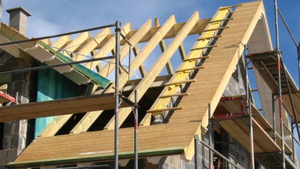 Read more about the article Political uncertainty weighs on roofing contractors, NFRC report shows